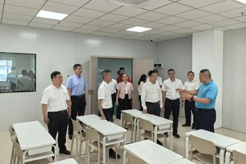 產教融合賦能智能制造 電子信息產業學院‘廠中?！浇遗? class=